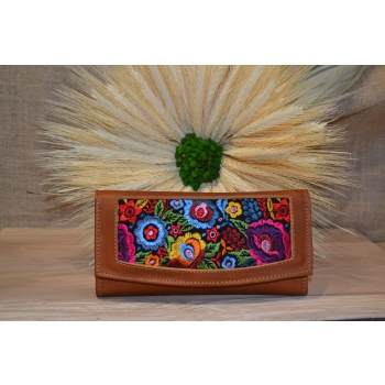 Portfel duży skórzany brązowy z kwiatowym kolorowym haftem .